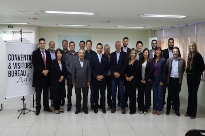 José Roberto Mattos é novo presidente do Maringá CVB 1 José Mattos assume com mais cinquenta diretores.