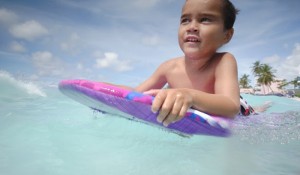 Barbados promove hospedagem e atrações gratuitas para crianças