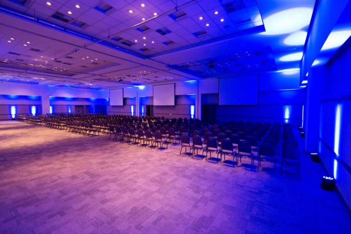 Hotéis Pullman e Caesar Business finalizam reforma em Centro de Convenções As novas opções de iluminação são resultados da parceria com a R1 Soluções Audiovisuais (Foto: Divulgação)