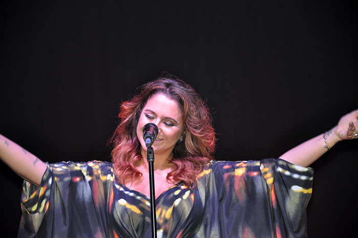 A cantora Maria Rita, atração musical da noite A cantora Maria Rita, atração musical da noite