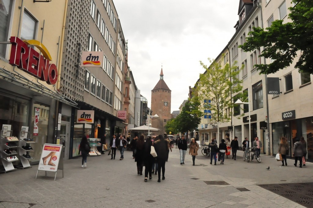 Karolinestrasse é uma das ruas preferidas para compras pelos turistas