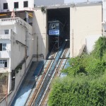 Funicular leva até a Cidade Alta