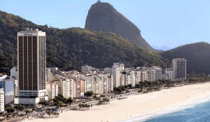Rio abre programação de Carnaval com encontro de escolas de samba em Copacabana