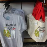 Bolsas, camisas e outros artigos fazem parte da loja do Jimmy Fallon Bolsas, camisas e outros artigos fazem parte da loja do Jimmy Fallon