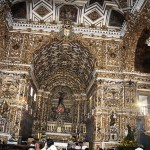 Igreja de São Francisco, 720 quilos de ouro ornamentam paredes e altares