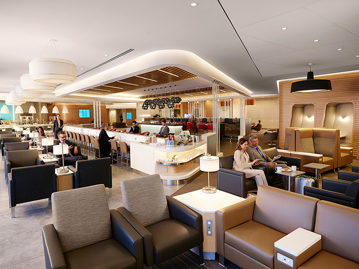 American Airlines reinaugura seu Flagship Lounge no aeroporto JFK O novo lounge da American no aeroporto JFK