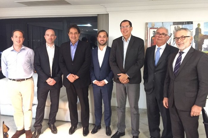 Aeroporto de Salvador aposta em novas rotas; Japão é opção Encontro reuniu os executivos da Vinci, o secretário de turismo, José Alves, e representantes das secretarias estaduais da Infraestrutura e do Desenvolvimento Econômico (Foto: Divulgação)