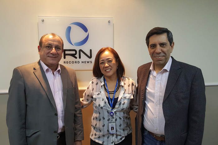 SPCVB e Record News unem-se para divulgar turismo e eventos em SP 1 Legenda: Toni Sando de Oliveira, Presidente Executivo do São Paulo Convention & Visitors Bureau, com Manoel Francisco da Silva Neto, Presidente da Record News, e Elisa Akikusa, Diretora de Marketing.