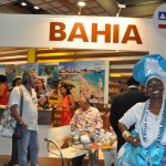 A baiana Lucicleide anima os convidados no estande da Bahia A baiana Lucicleide anima os convidados no estande da Bahia