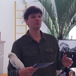 André Luiz Pereira, da Nova, fala das novidades da operadora com uma ave no braço