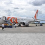 Avião modelo Boeing 737, se prepara para partir do aeroporto de Cruz, próximo a Jeri