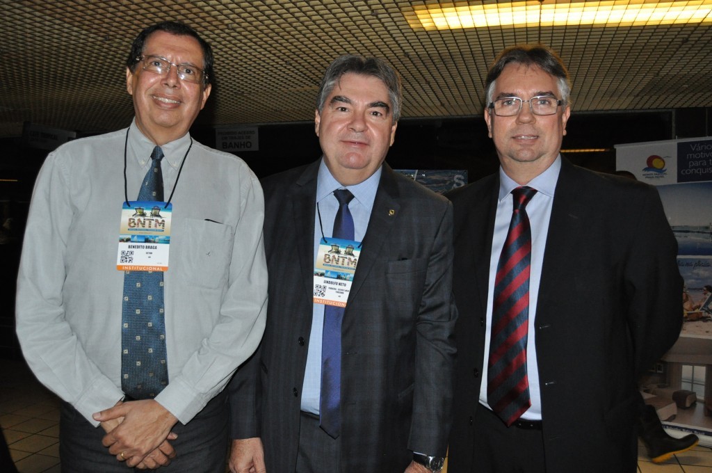 Coquetel no Fiesta Hotel encerra 25ª edição da BNTM; veja fotos Benedito Braga, subsecretário de Turismo da BA, Lindolfo Pires, presidente da CTI NE, e Roberto Duran, do Salvador Destination