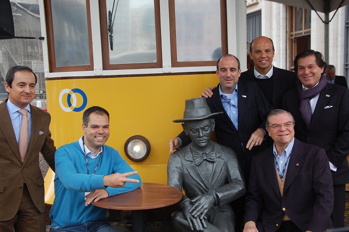 Visit Portugal traz Bondinho a São Paulo com presença do vice-prefeito Abertura reuniu membros da prefeitura de São Paulo, que apenas tiveram de ir à calçada do prédio da prefeitura para verem o bondinho de perto