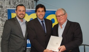 GTA comemora parceria com M&E e presenteia CEO com cartão Platinum