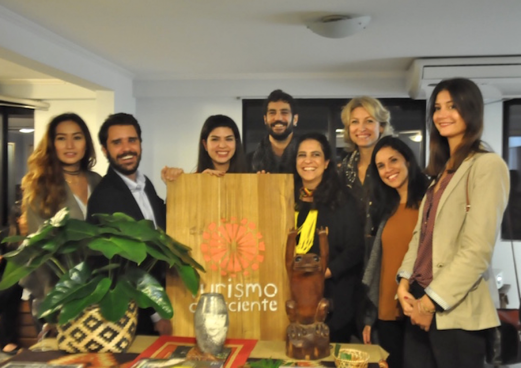 Equipe Cap Amazon e Turismo Consciente divulgam roteiros