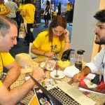 Fabrício Romero e Bruna Silva, da CVC, com Leonardo Marques, dos Hotéis e Pousadas LPM Fabrício Romero e Bruna Silva, da CVC, com Leonardo Marques, dos Hotéis e Pousadas LPM