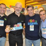 Fernando Hoca, da Artour Viages, recebe o prêmio de Artur Maroja, presidente da ABIH-PE, Otaviano Maroja, presidente do Porto de Galinhas CVB, e Adailton Feitosa, presidente da Empetur Fernando Hoca, da Artour Viages, recebe o prêmio de Artur Maroja, presidente da ABIH-PE, Otaviano Maroja, presidente do Porto de Galinhas CVB, e Adailton Feitosa, presidente da Empetur