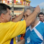 Flávio Costa, da Promotional Travel, recebe a medalha do presidente Luppa