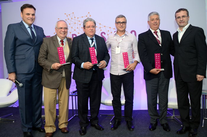 Airbnb em SP deve ser regulamentado no segundo semestre 1 João Bueno, da ABR, Aristides de La Plata Cury, da Skal SP, Paulo Frange, Vereador, Edson Pavão, Secretario de Turismo de São Sebastião, Caio Calfat, da Secovi-SP, e Luigi Rotunno, da ABR