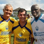 Luis Paulo Luppa entre os ex-jogadores Tita e Claudio Adão