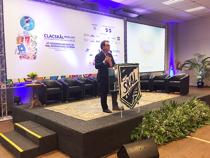 Lummertz defende papel da Embratur em Congresso do Skal; ABIH é homenageada Lummertz defende Embratur como agência