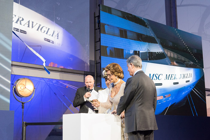 Madrinha da MSC Cruzeiros, Sophia Loren, corta a fita com o presidente do Grupo MSC, Gianluigi Aponte