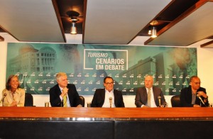Os caminhos para desenvolver o Turismo Esportivo no Brasil 1 Maureen Flores, da CNC, Caio Luiz de Carvalho, da Band, Bebeto de Freitas, secretário de Esportes e Lazer de BH, Waldner Bernardo, presidente da CBA, e João Traven, da Spiridon