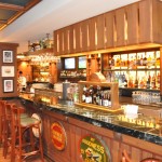 Para quem gosta de cerveija o PUB Brass Anchor tem 69 opções, sendo 57 de garrafa e 12 chopps. O local ainda tem opções de hambúrguer, hotdog e petiscos