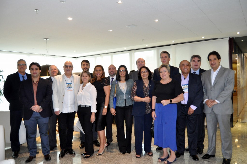 Em reunião, Fornatur define grupo para viabilizar repasse de recursos do MTur; fotos Participantes da reunião do Fornatur