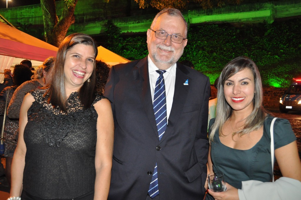 Air Europa terá nova frequência para Salvador e já cogita novas cidades no Brasil 1 Sheila Landulfo, Enrique Martín-Ambrósio e Nadja Alves, da Air Europa