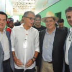 Valter Patriani, Luis Falco e Claiton Armelin, da CVC, com Arialdo Pinho (ao centro de branco), secretário de turismo do Ceará