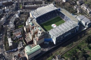 Futebol e Turismo: 8 tours em estádios de futebol no Reino Unido An aerial view of the Stamford Bridge stadium