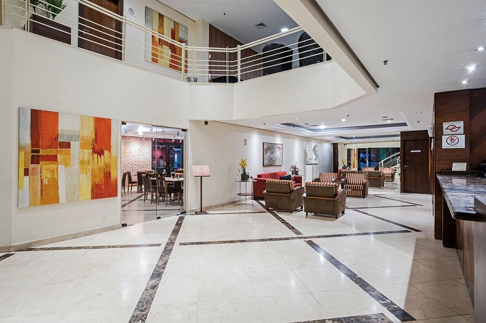 Slaviero inaugura 5ª propriedade na capital paulista Lobby do empreendimento, que antes pertencia a Atlantica (Foto: Expedia)