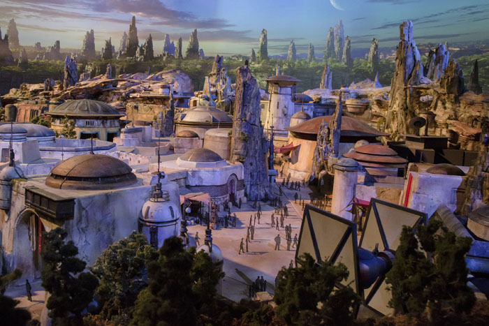 Disney revela maquete das atrações de Star Wars; veja 1 Espaços são inspirados no universo retratado nos filmes da saga
