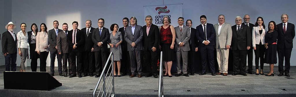 Membros do conselho que tomaram posse nesta segunda-feira (10)