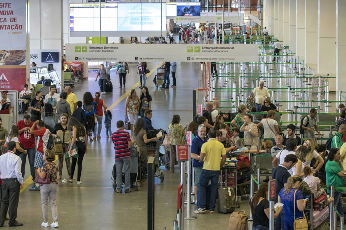 Aeroporto de Brasília terá 235 voos extras em julho 1 Movimentação estimada é de 1,575 milhão de passageiros.