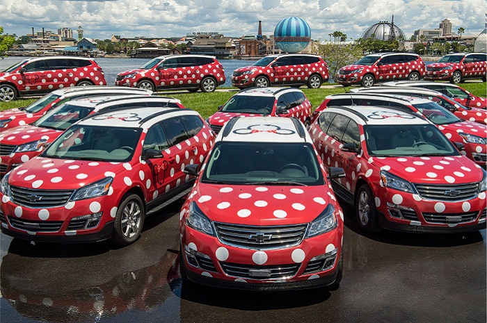 Disney World Resort terá carros da Minnie; veja Os novos veículos tem uma pintura que remete ao vestido da camundongo Minnie Mouse (Foto: Disney Parks Blog)