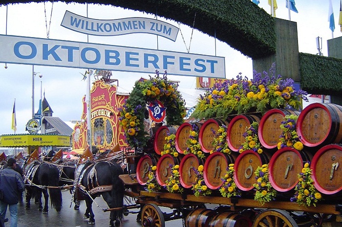Busabout oferece viagens para quem for a festivais da Europa; veja Os roteiros incluem desde a famosa Oktoberfest, em Munique, aos festivais de música de Sziget e Lollapalooza