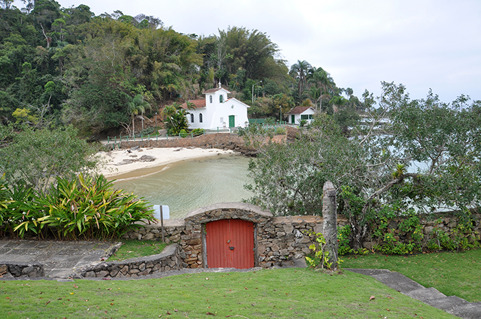 A ilha da Piedade, antiga ilha de Caras com a igrejinha ao fundo A ilha da Piedade, antiga ilha de Caras com a igrejinha ao fundo