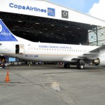 B737-800 já estilizado estava parado em frente ao hangar B737-800 já estilizado estava parado em frente ao hangar