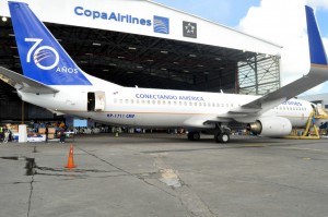 Copa Airlines celebra 70 anos com direito a aeronave estilizada; veja fotos B737-800 já estilizado estava parado em frente ao hangar
