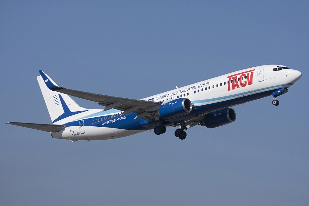 Boeing_737-83N,_TACV_Cabo_Verde_Airlines_JP7553559