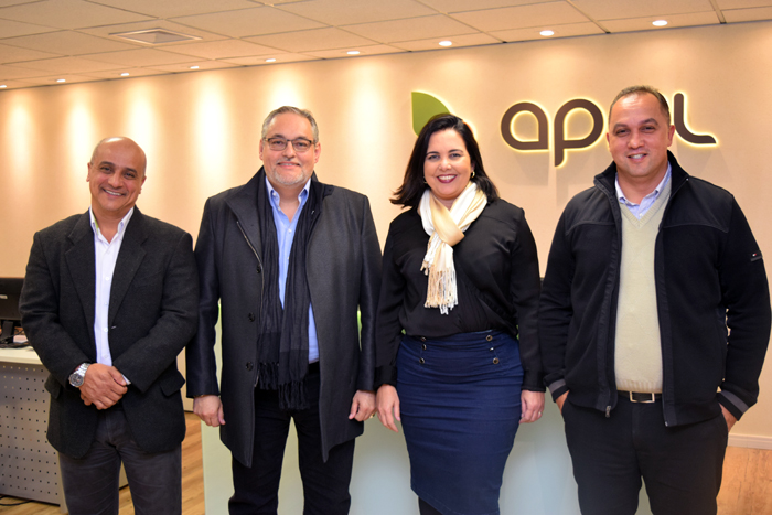 April Brasil reestrutura departamento Comercial; veja mudanças 1 Carlos Silva, gerente Comercial Regional, Agnaldo Abrahão, diretor Comercial, Claudia Brito, gerente Comercial Nacional e Celso Andrade, gerente Comercial Regional