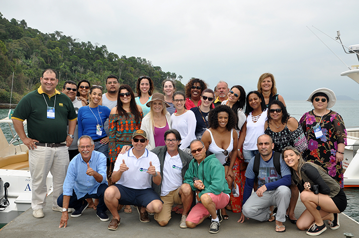 Angra CVB leva agentes para conhecer "Ilha de Caras"; veja fotos Grupo dos agentes de viagens e convidados com equipe do Angrra CVB e TurisAngra