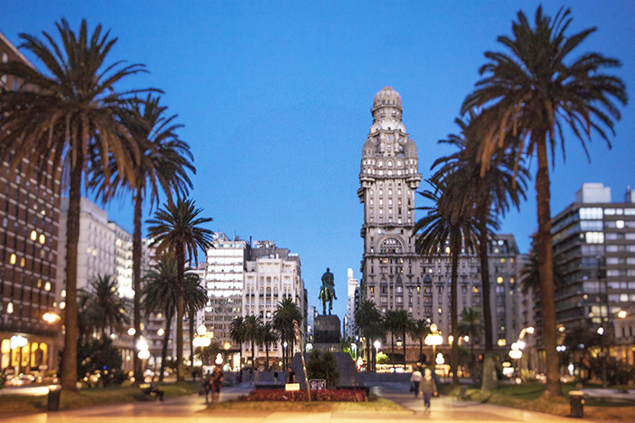 Montevideu, destino da LATAM no verão