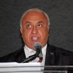 Osmar Vailatti, presidente da ABIH-SC saúda os participantes do evento Osmar Vailatti, presidente da ABIH-SC saúda os participantes do evento