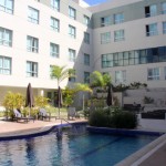 Piscina e área interna