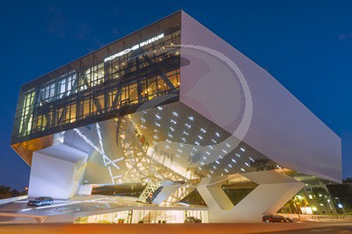 Stuttgart se consagra como Meca do automóvel na Alemanha Stuttgart, Baden-Württemberg : Porsche Museum © 2009 Jochen Keute, Frankfurt am Main # SU-0904220