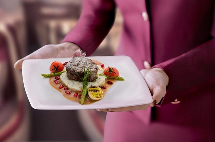 Qatar lança serviço que permite escolher pratos com antecedência 1 Um serviço semelhante for lançado para os passageiros premium da Singapore Airlines e da British Airways (Foto: Divulgação)