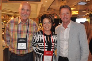 Rick Still, diretor do La Cita, Maryann Ferenc, presidente do Visit Florida, e David Downing, CEO do Visit St Pete & Clearwater